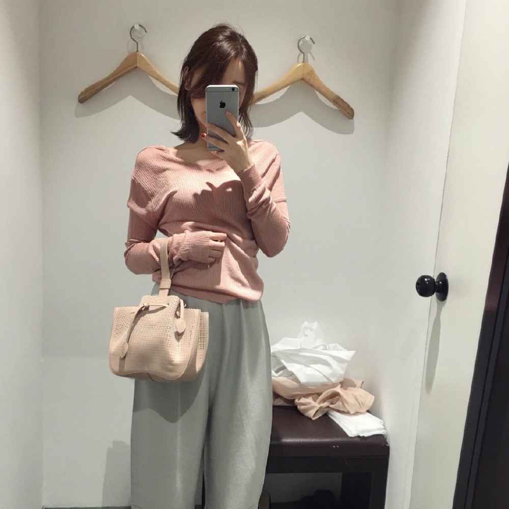 Knitted pink top, never worn/like new